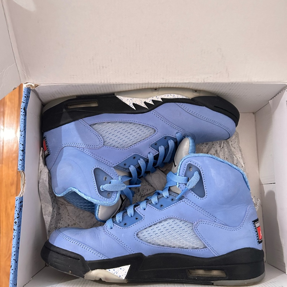 Air Jordan 5 Retro SE Blue and Black Sneakers